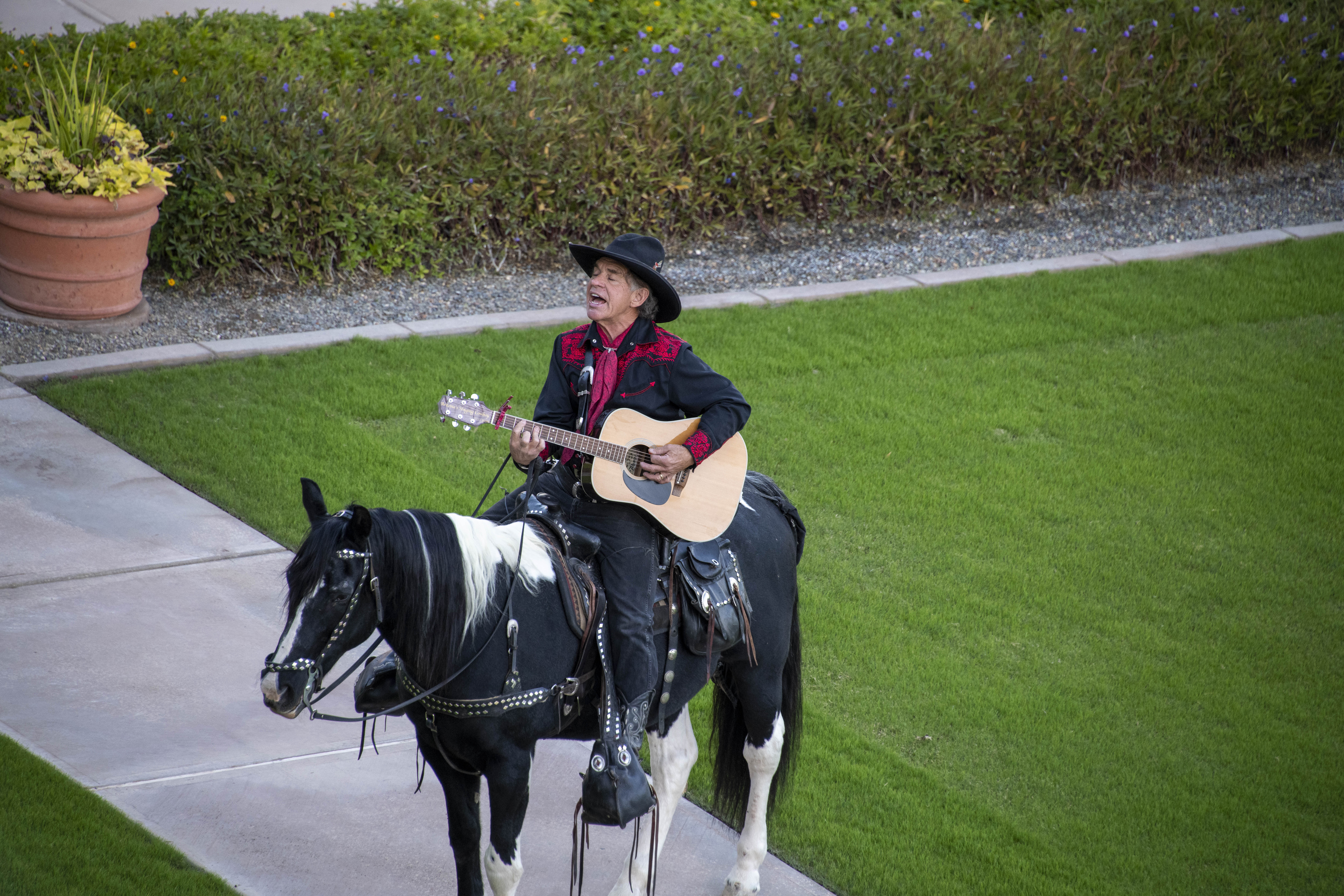 47 2020 10 29 Singing Cowboy054